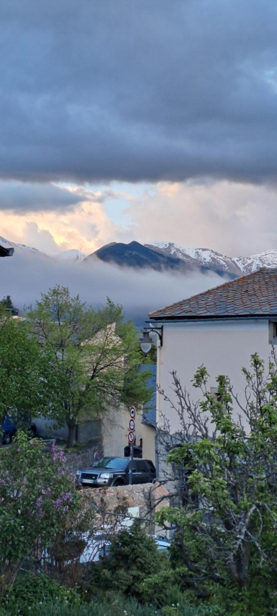 Le Grenier Des Moineaux Bed & Breakfast Font-Romeu-Odeillo-Via Bagian luar foto
